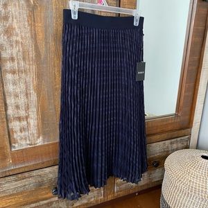 DKNY midi skirt small (NWT)